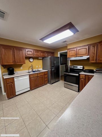 49 Mallard Drive NE, Ludowici, GA 31316