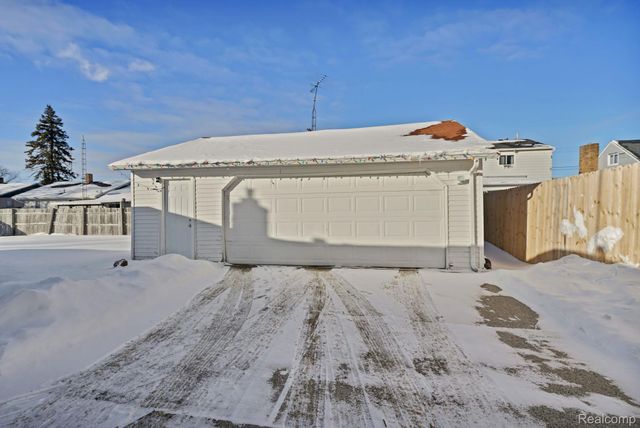 1076 W Kurtz Avenue, Mt. Morris Township, MI 48505