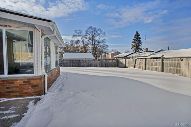 1076 W Kurtz Avenue, Mt. Morris Township, MI 48505