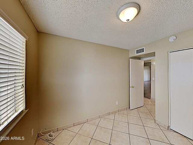 102 W IVYGLEN Street, Mesa, AZ 85201