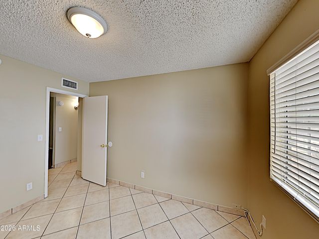 102 W IVYGLEN Street, Mesa, AZ 85201