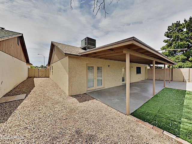 102 W IVYGLEN Street, Mesa, AZ 85201