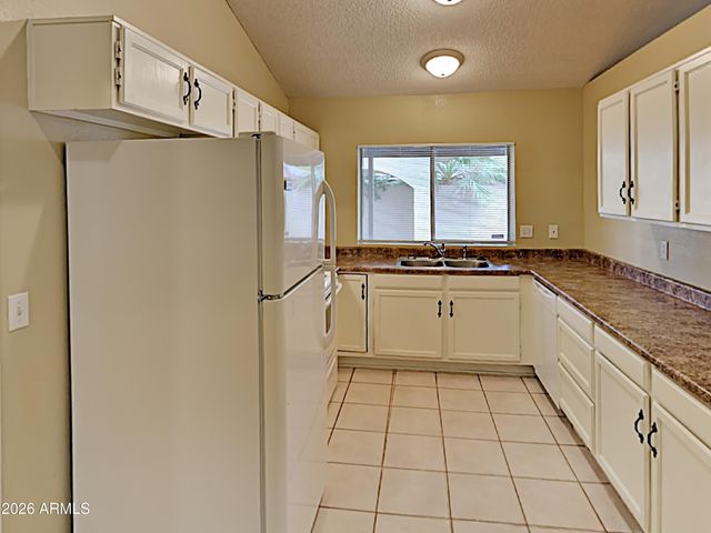 102 W IVYGLEN Street, Mesa, AZ 85201