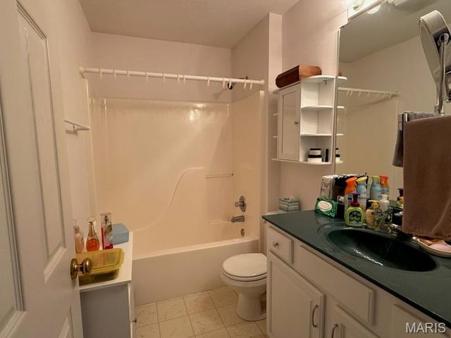 210 Baywood Court, Glen Carbon, IL 62034