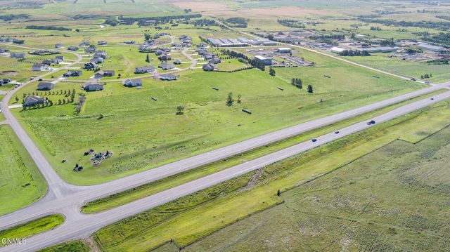 575 Parker Ranch Road, Bismarck, ND 58503 property photo