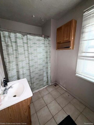 12081 Santa Rosa Drive, Detroit, MI 48204