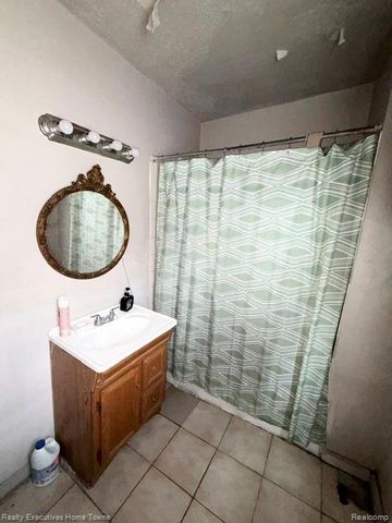 12081 Santa Rosa Drive, Detroit, MI 48204
