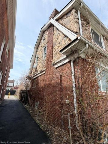 12081 Santa Rosa Drive, Detroit, MI 48204