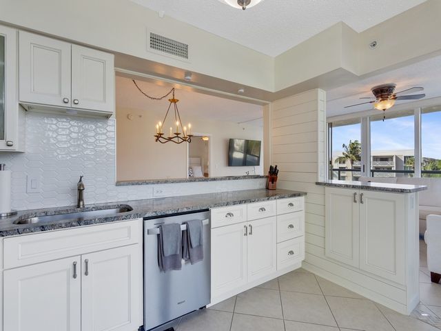 3554 Ocean Drive 302S, Vero Beach, FL 32963