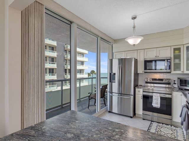 3554 Ocean Drive 302S, Vero Beach, FL 32963