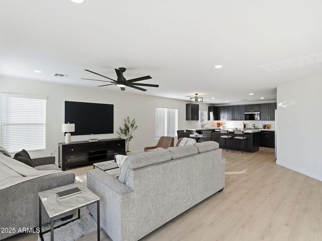 3163 E MINERAL PARK Road, San Tan Valley, AZ 85143