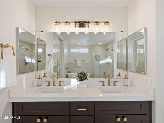 3163 E MINERAL PARK Road, San Tan Valley, AZ 85143