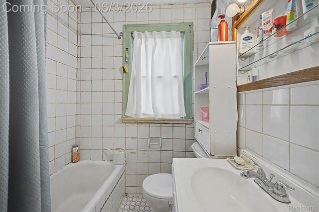 6808 Abington Avenue, Detroit, MI 48228
