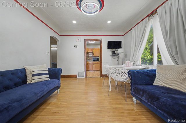 6808 Abington Avenue, Detroit, MI 48228