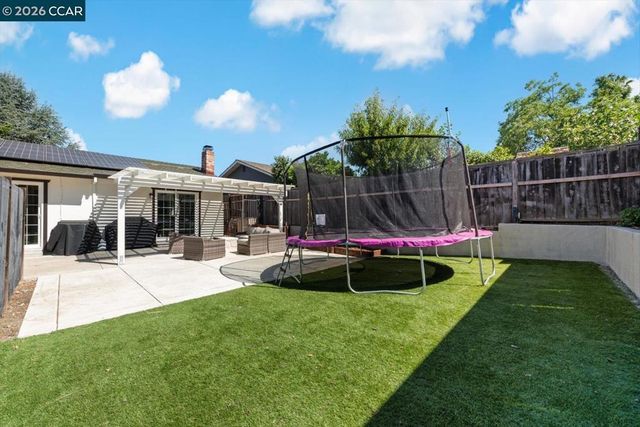 1212 Mcewing Ct, Concord, CA 94521