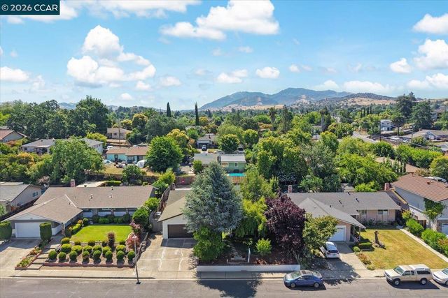 1212 Mcewing Ct, Concord, CA 94521
