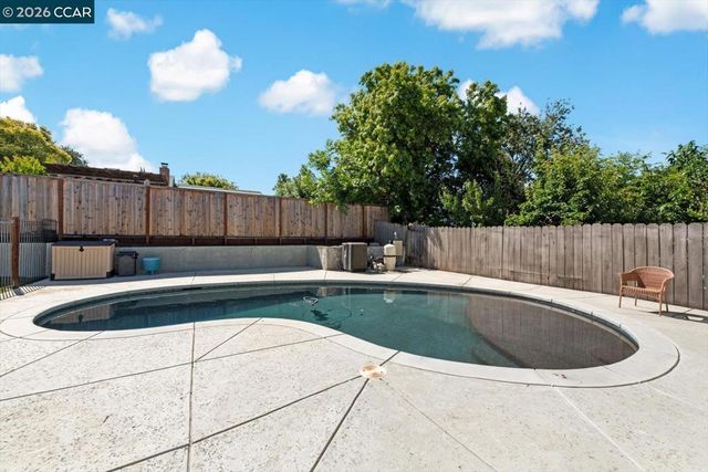 1212 Mcewing Ct, Concord, CA 94521