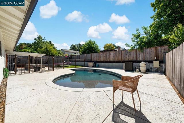 1212 Mcewing Ct, Concord, CA 94521