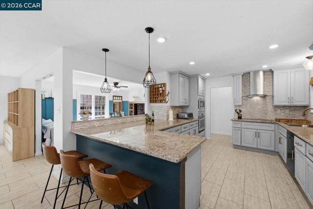 1212 Mcewing Ct, Concord, CA 94521