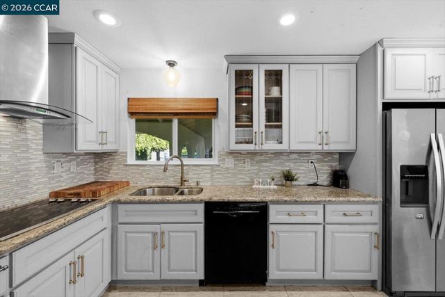 1212 Mcewing Ct, Concord, CA 94521