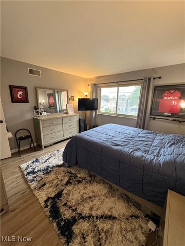 1736 Wagar Road 303, Rocky River, OH 44116