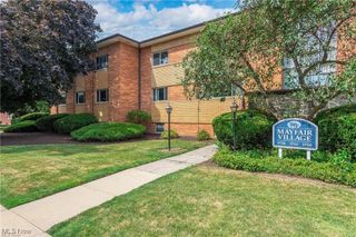 1736 Wagar Road 303, Rocky River, OH 44116