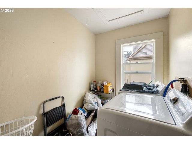 1826 MILL St, Eugene, OR 97401