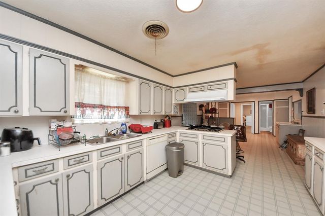 2213 Mockingbird Street, Baytown, TX 77520