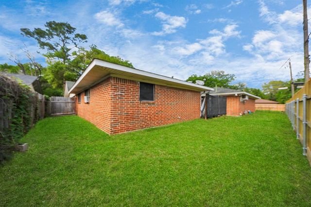 2213 Mockingbird Street, Baytown, TX 77520