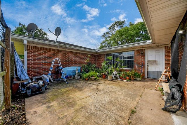 2213 Mockingbird Street, Baytown, TX 77520