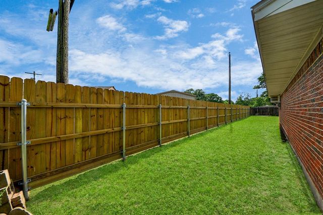 2213 Mockingbird Street, Baytown, TX 77520