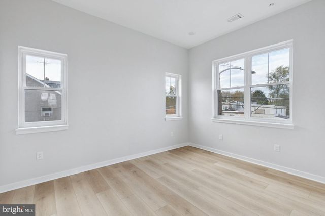 2800 BRIDGE ST, Philadelphia, PA 19137