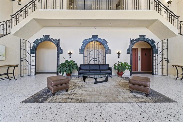 370 W Broadway 5C, Long Beach, NY 11561