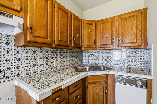 1016 E RIO GRANDE Avenue 3, El Paso, TX 79902