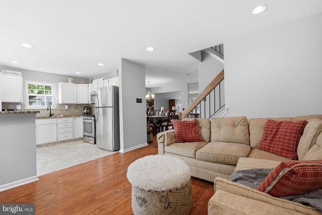 45 HONEY LOCUST LN, Newtown, PA 18940