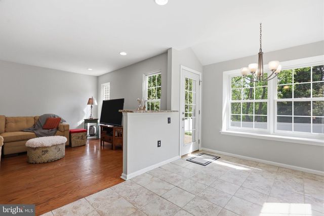 45 HONEY LOCUST LN, Newtown, PA 18940