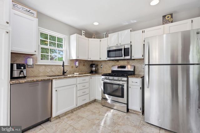 45 HONEY LOCUST LN, Newtown, PA 18940