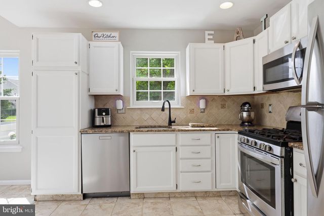 45 HONEY LOCUST LN, Newtown, PA 18940