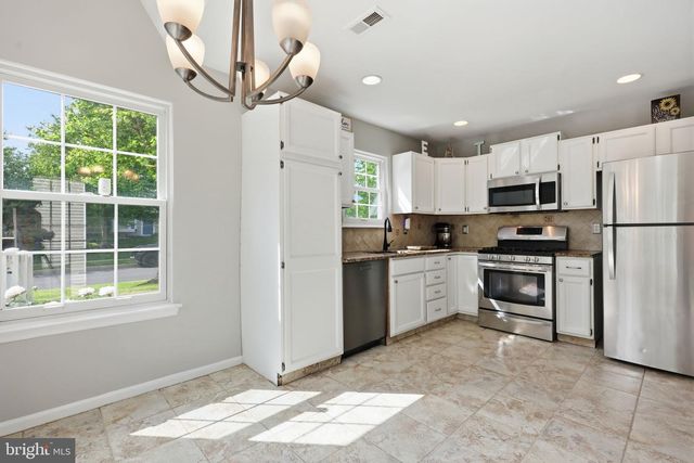 45 HONEY LOCUST LN, Newtown, PA 18940