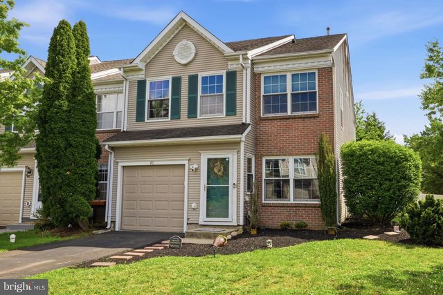 45 HONEY LOCUST LN, Newtown, PA 18940