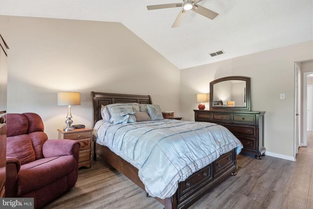 45 HONEY LOCUST LN, Newtown, PA 18940
