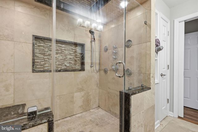45 HONEY LOCUST LN, Newtown, PA 18940