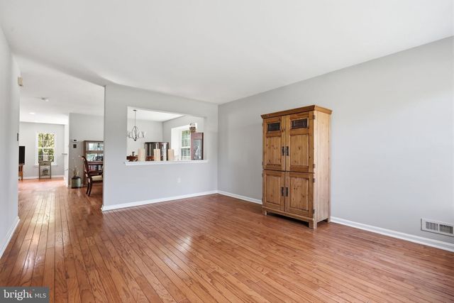 45 HONEY LOCUST LN, Newtown, PA 18940
