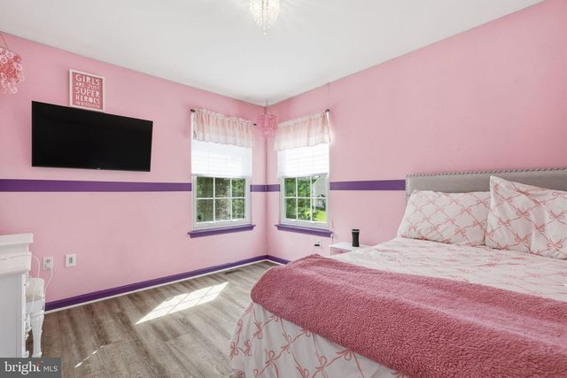 45 HONEY LOCUST LN, Newtown, PA 18940