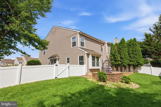 45 HONEY LOCUST LN, Newtown, PA 18940