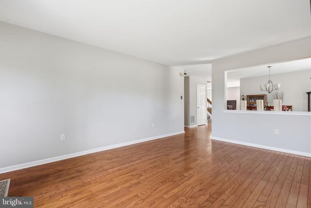 45 HONEY LOCUST LN, Newtown, PA 18940