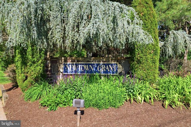 45 HONEY LOCUST LN, Newtown, PA 18940