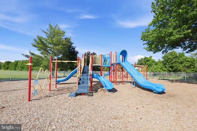 45 HONEY LOCUST LN, Newtown, PA 18940