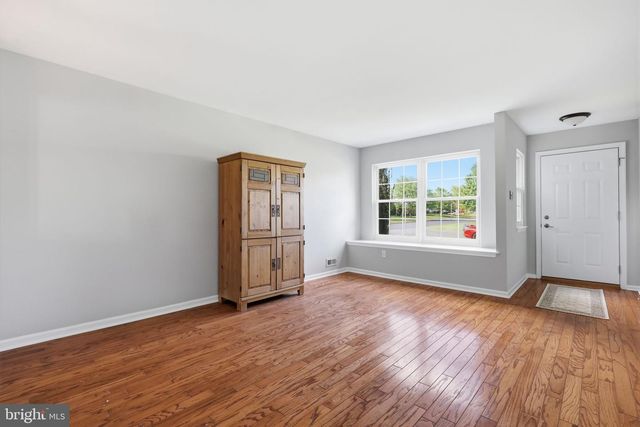 45 HONEY LOCUST LN, Newtown, PA 18940