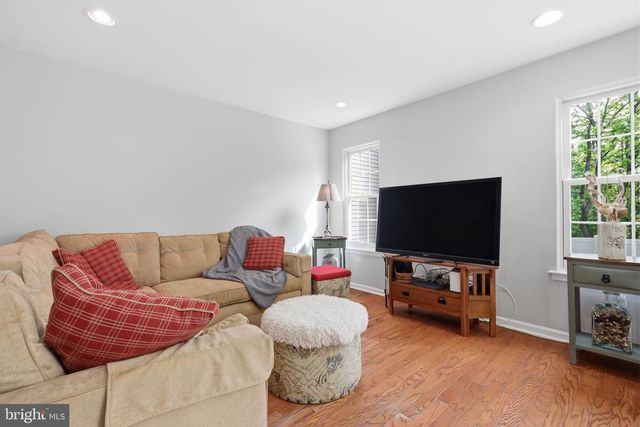 45 HONEY LOCUST LN, Newtown, PA 18940